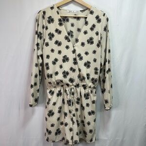 🌮 Fraiche by J gray cream and black, long sleeve shorts romper